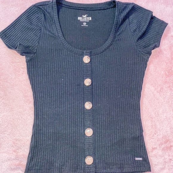 Hollister Scoop Neck! 🤍 - Picture 2 of 4